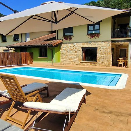 Chalet Con Piscina Climatizada En La Naturaleza Areatza Exterior photo